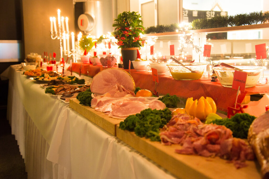 Julbord med bowling Julbord med aktivitet bowling